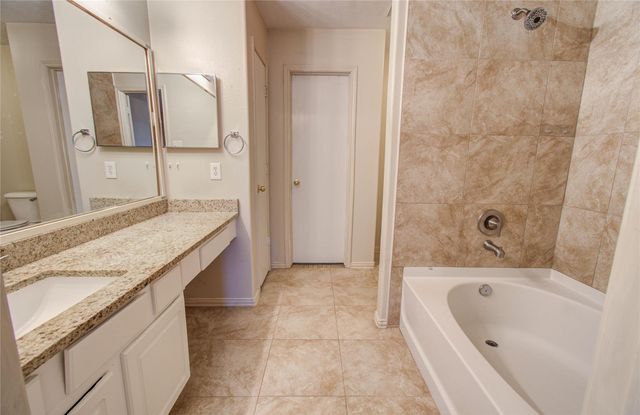 98 S Vesper Bend Circle, The Woodlands, TX 77382
