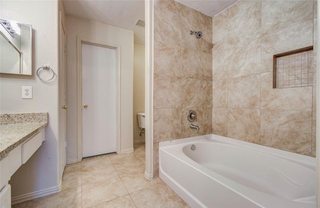 98 S Vesper Bend Circle, The Woodlands, TX 77382