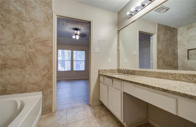 98 S Vesper Bend Circle, The Woodlands, TX 77382