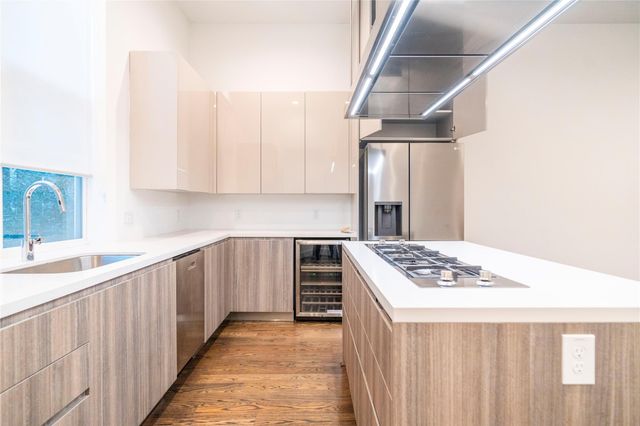 5869 E Post Oak Lane, Houston, TX 77055