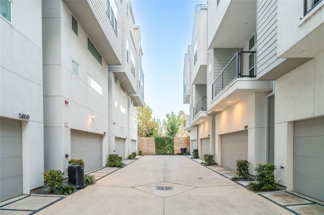 5869 E Post Oak Lane, Houston, TX 77055