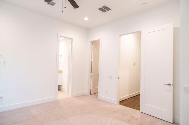 5869 E Post Oak Lane, Houston, TX 77055