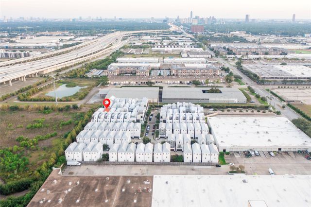 5869 E Post Oak Lane, Houston, TX 77055