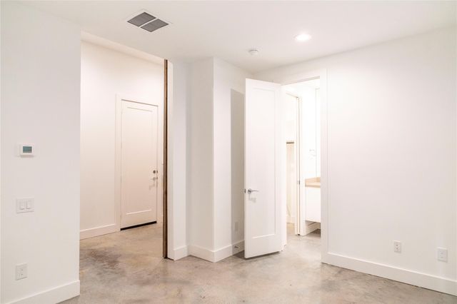5869 E Post Oak Lane, Houston, TX 77055