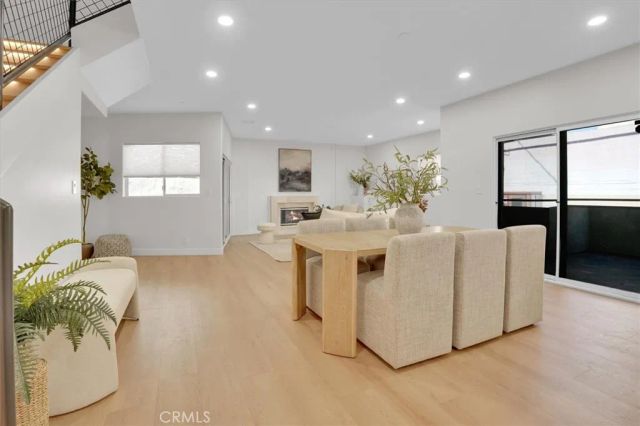 621 E Olive Avenue 106, Burbank, CA 91501