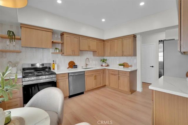 621 E Olive Avenue 106, Burbank, CA 91501