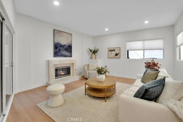 621 E Olive Avenue 106, Burbank, CA 91501