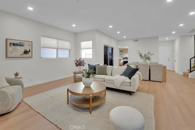 621 E Olive Avenue 106, Burbank, CA 91501