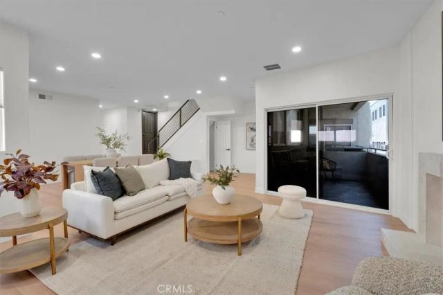621 E Olive Avenue 106, Burbank, CA 91501