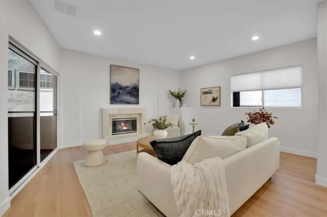 621 E Olive Avenue 106, Burbank, CA 91501