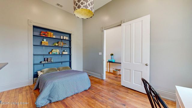 719 Lampton St, Louisville, KY 40203