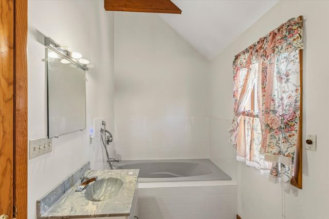 14 Buckingham Lane, Haverhill, MA 01835