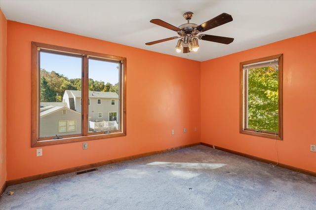 14 Buckingham Lane, Haverhill, MA 01835
