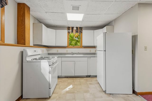 14 Buckingham Lane, Haverhill, MA 01835