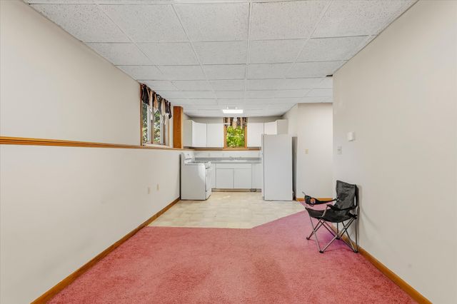 14 Buckingham Lane, Haverhill, MA 01835