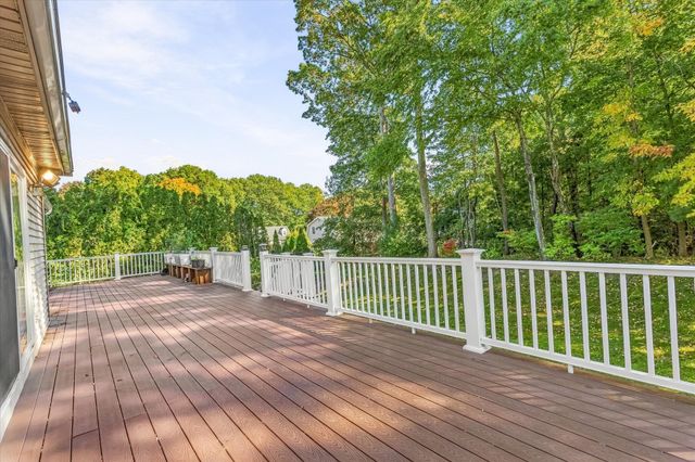 14 Buckingham Lane, Haverhill, MA 01835