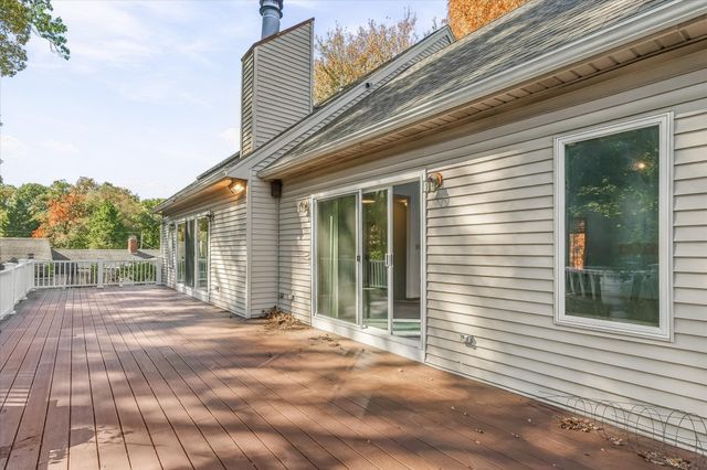 14 Buckingham Lane, Haverhill, MA 01835