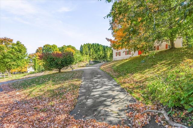 14 Buckingham Lane, Haverhill, MA 01835