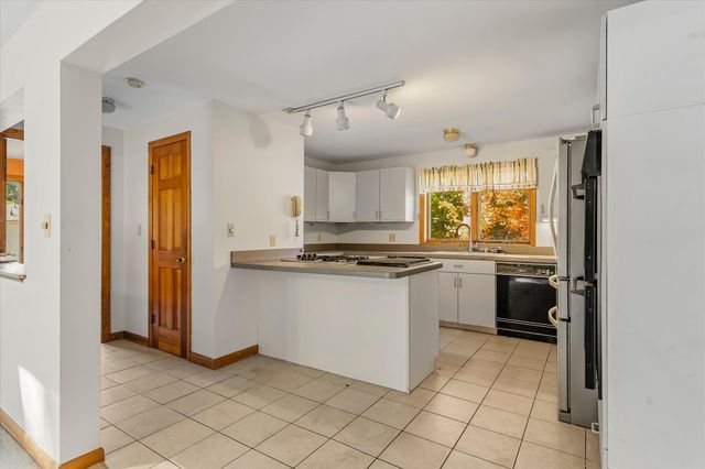 14 Buckingham Lane, Haverhill, MA 01835