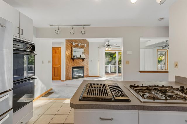 14 Buckingham Lane, Haverhill, MA 01835
