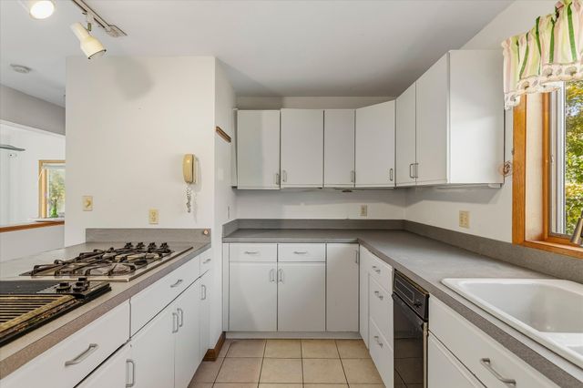 14 Buckingham Lane, Haverhill, MA 01835