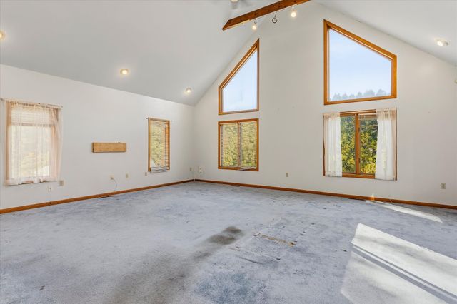 14 Buckingham Lane, Haverhill, MA 01835