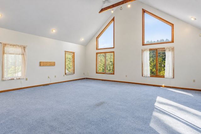 14 Buckingham Lane, Haverhill, MA 01835