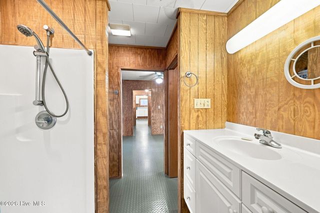 957 Broadway Street, Surf City, NC 28445