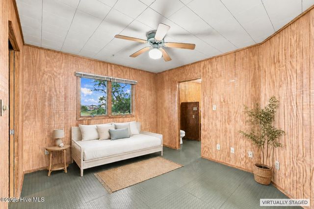 957 Broadway Street, Surf City, NC 28445