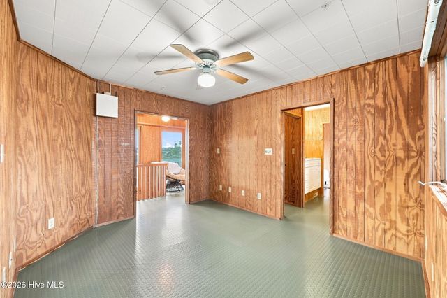 957 Broadway Street, Surf City, NC 28445
