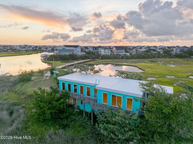 957 Broadway Street, Surf City, NC 28445