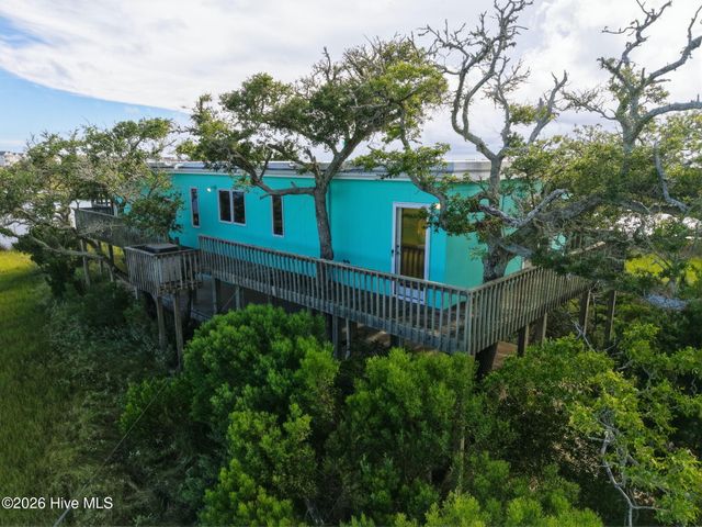 957 Broadway Street, Surf City, NC 28445