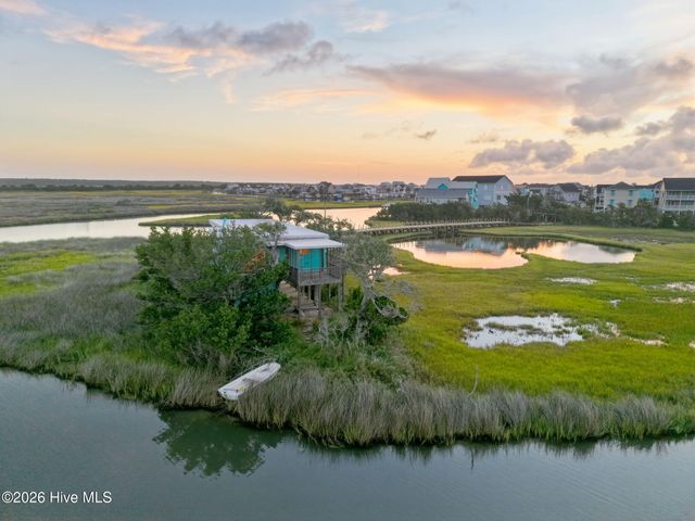 957 Broadway Street, Surf City, NC 28445