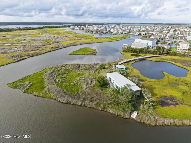 957 Broadway Street, Surf City, NC 28445