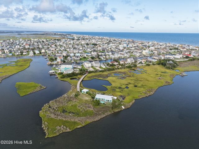 957 Broadway Street, Surf City, NC 28445