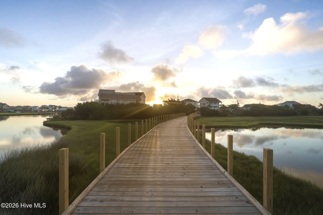 957 Broadway Street, Surf City, NC 28445