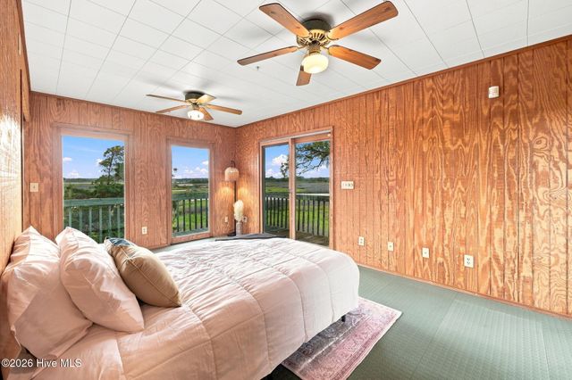 957 Broadway Street, Surf City, NC 28445