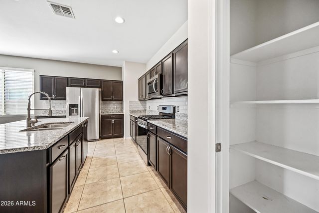 31027 W MULBERRY Drive, Buckeye, AZ 85396