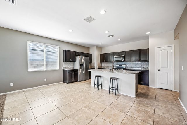 31027 W MULBERRY Drive, Buckeye, AZ 85396