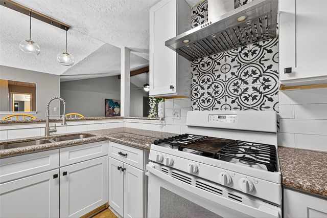 802 Cascade Creek Drive, Katy, TX 77450