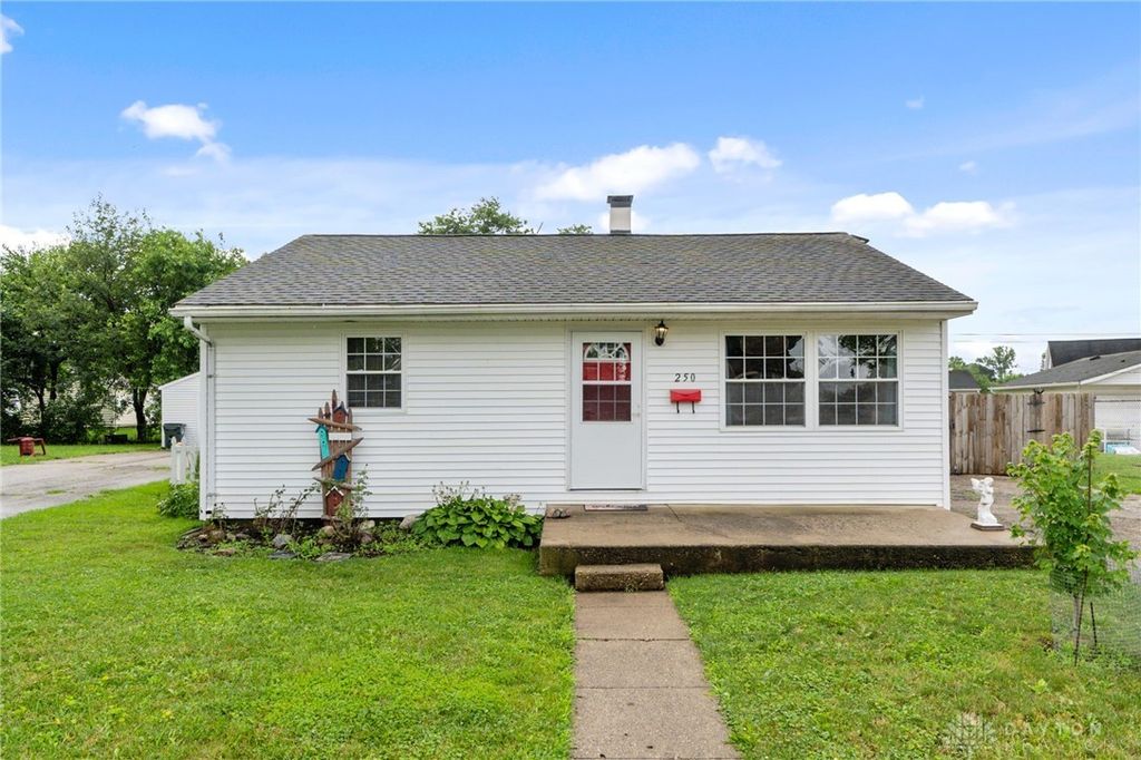 250 Pat Lane, Fairborn, OH 45324