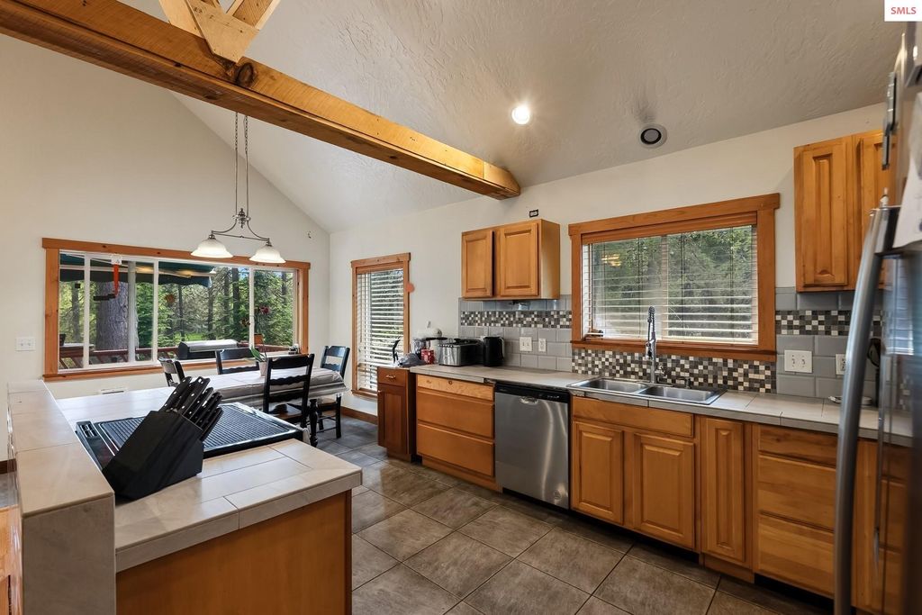 2206 Gypsy Bay Rd, Sagle, ID 83860 photo 3