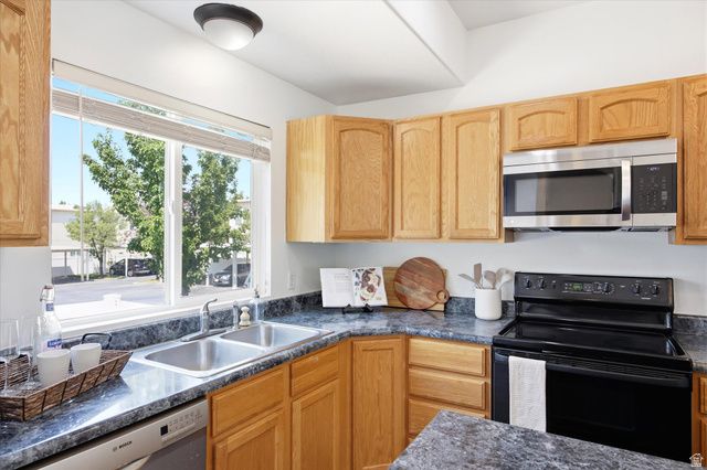 1546 S 850 W, Woods Cross, UT 84087