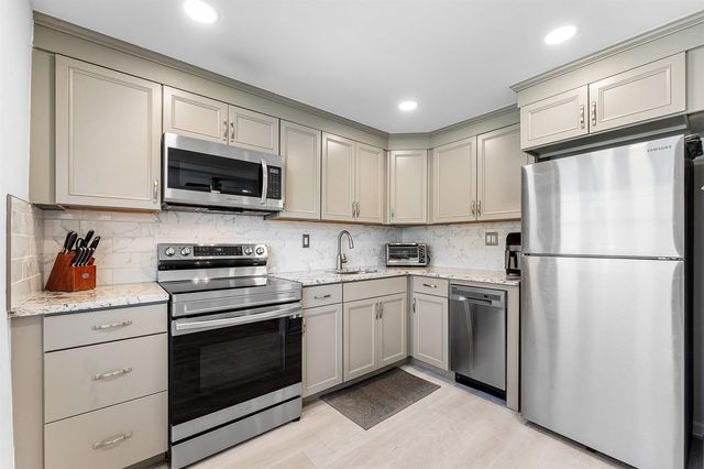 340 NW 19th Street 2020, Boca Raton, FL 33432