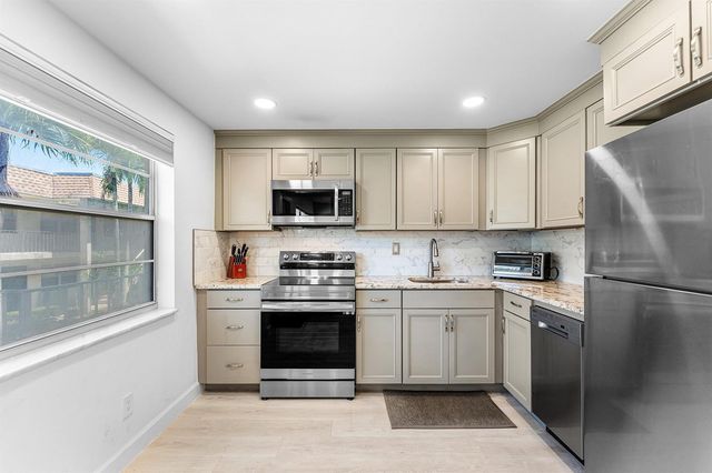 340 NW 19th Street 2020, Boca Raton, FL 33432