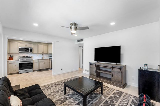340 NW 19th Street 2020, Boca Raton, FL 33432