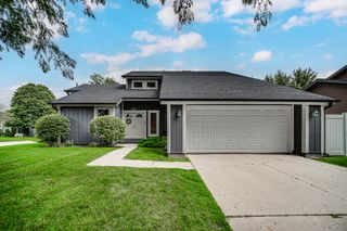 2075 Valley Creek Drive, Elgin, IL 60123