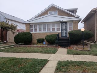 1410 S 21st Avenue, Maywood, IL 60153