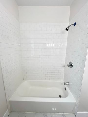 3636 W Iowa Street 1F, Chicago, IL 60651