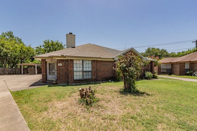 2222 Summer Day Drive, Arlington, TX 76014